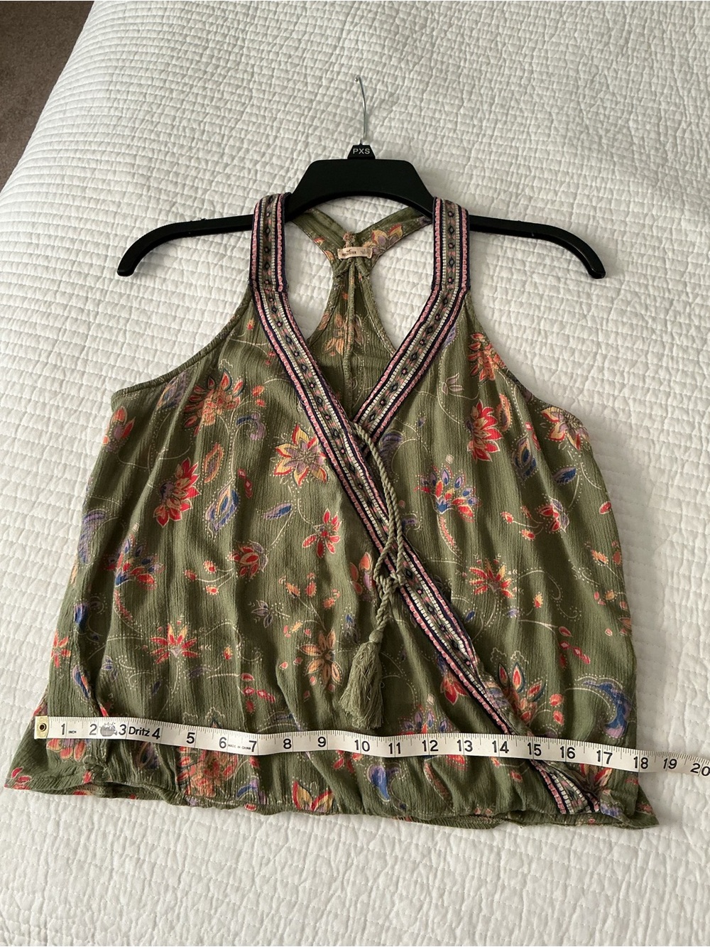 Hollister Women's Green Paisley Halter Tank Top – Size Small